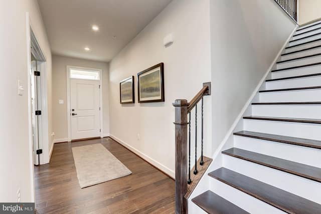 384 Kelso Drive photo 2