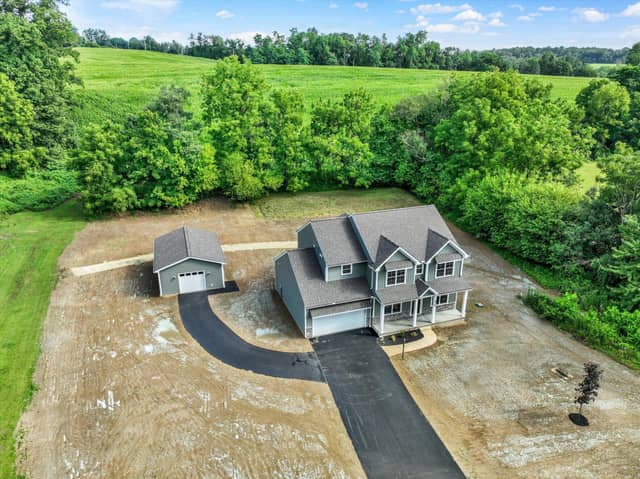 825 Furnace Road photo 2