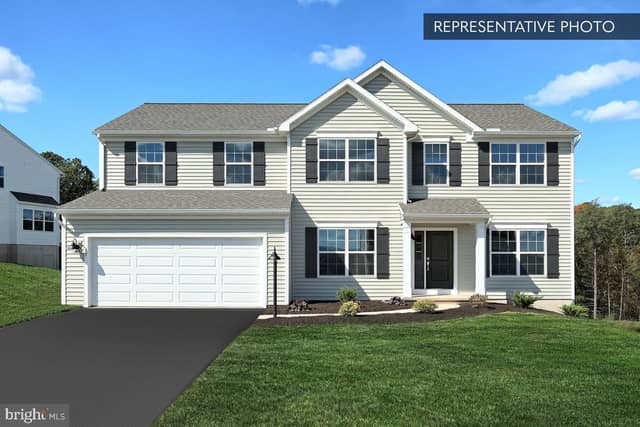 Beacon Pointe Plan At Donwood Estates, Dover PA new construction home