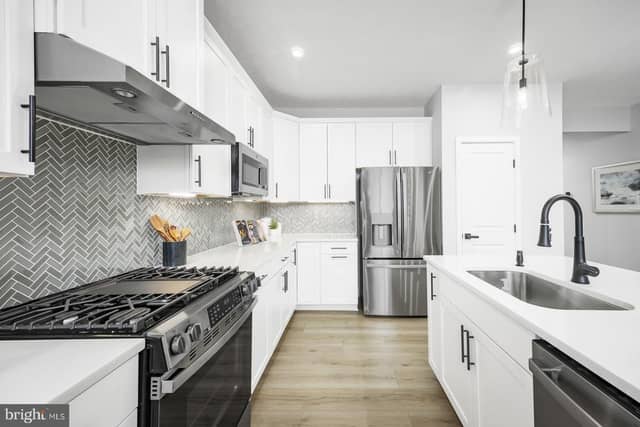 101 Rivoli Court photo 7
