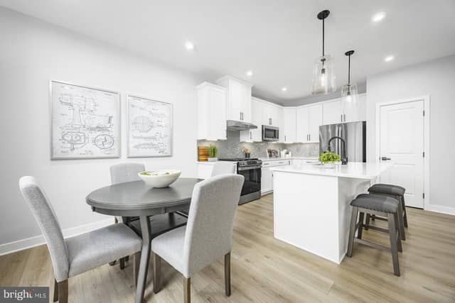 101 Rivoli Court photo 9
