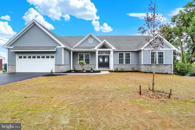11 W Crestlyn Drive, York PA new construction home