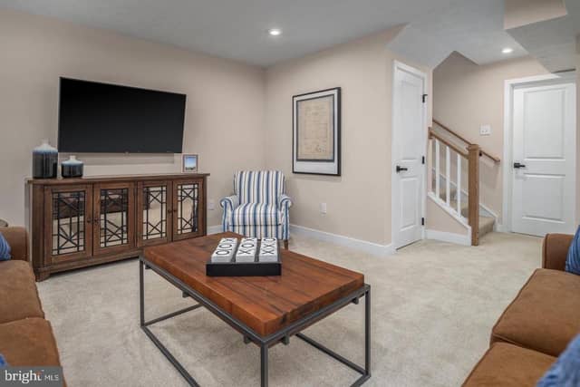 110 Rivoli Court photo 7