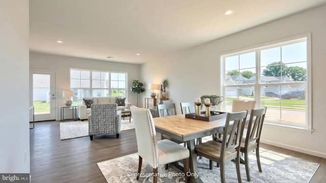 7475 Saint Patrick Court photo 2