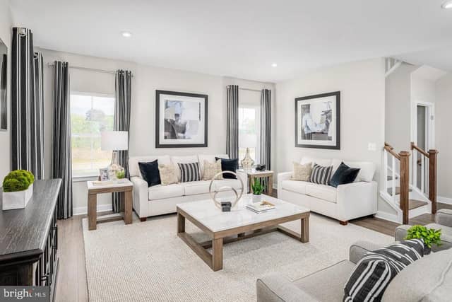 103 Rivoli Court photo 3