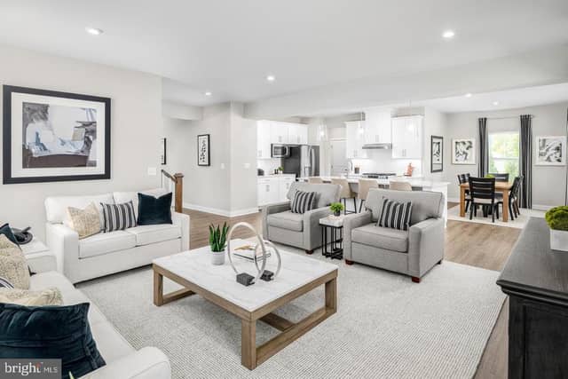 103 Rivoli Court photo 5