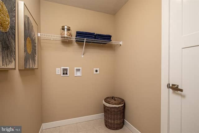 370 Kelso Drive photo 10