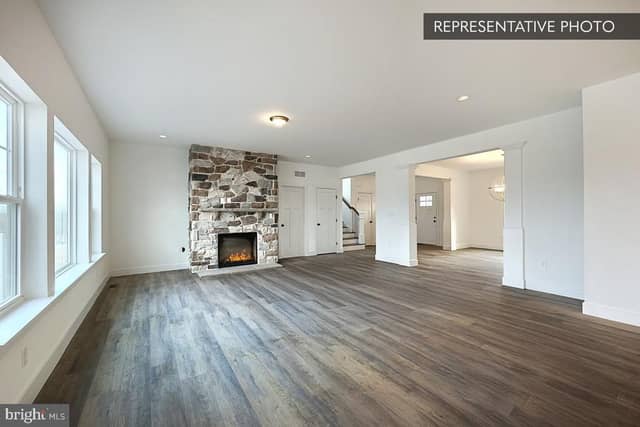 Linden Plan At Oak Meadows Estates photo 10