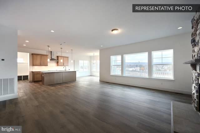Linden Plan At Oak Meadows Estates photo 7