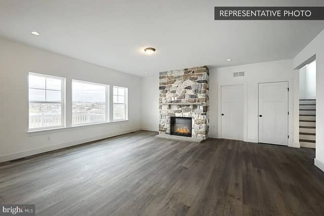 Linden Plan At Oak Meadows Estates photo 8