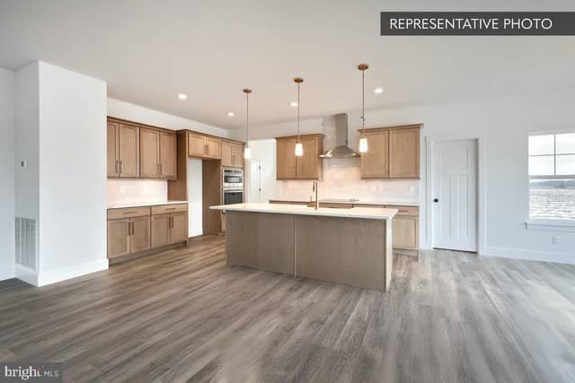 Linden Plan At Oak Meadows Estates photo 9