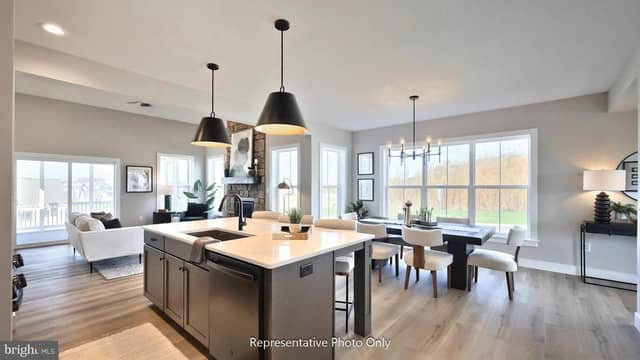 108 Cardinal Court photo 4