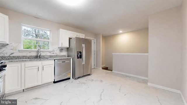5609 Briarwood Drive photo 4