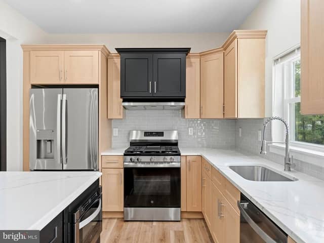 4449 Dante Avenue photo 7