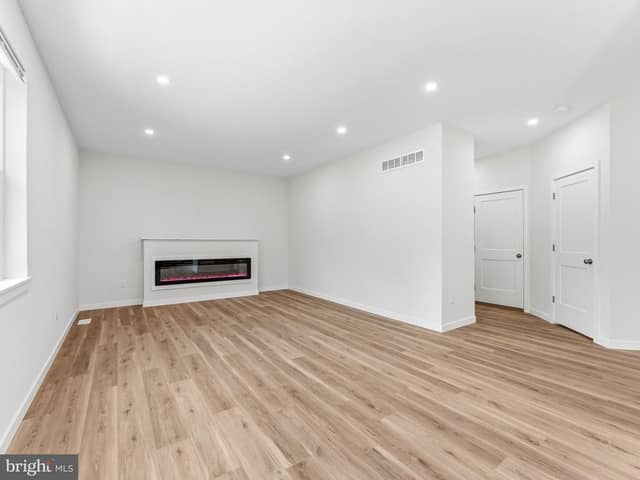 4579 Dante Avenue photo 12
