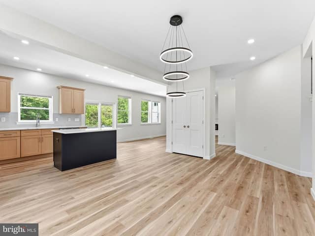 4579 Dante Avenue photo 7