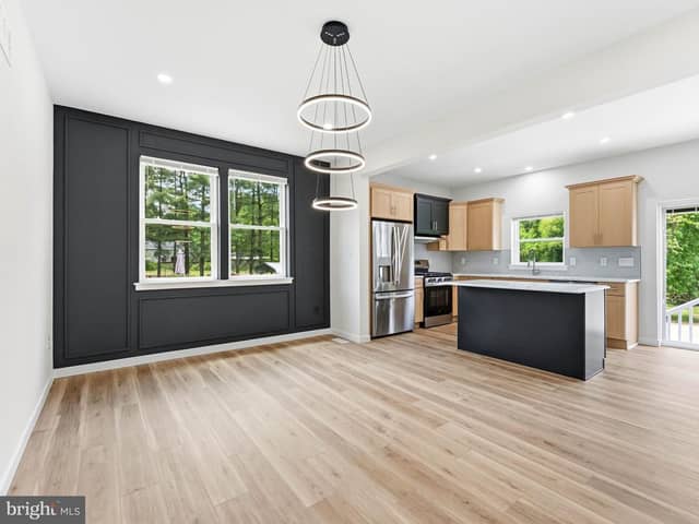 4579 Dante Avenue photo 8