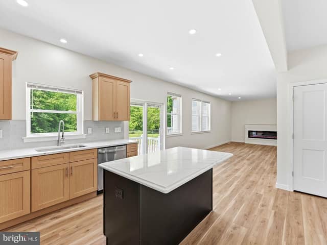 4579 Dante Avenue photo 9