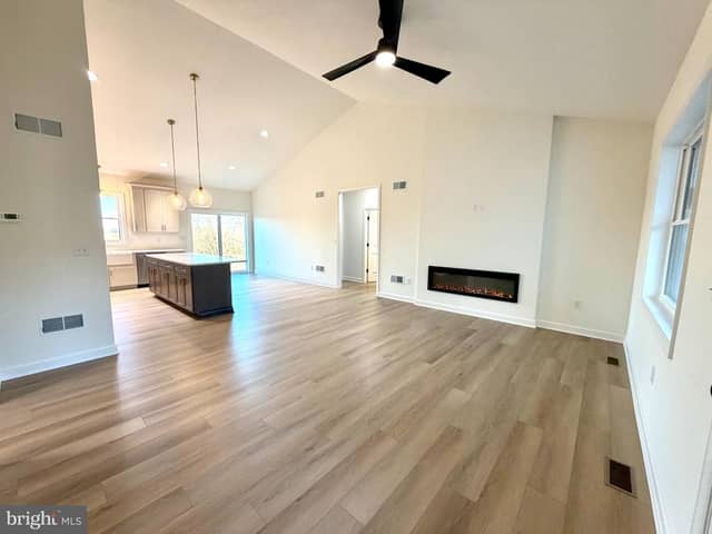 663 Curtis Drive photo 2