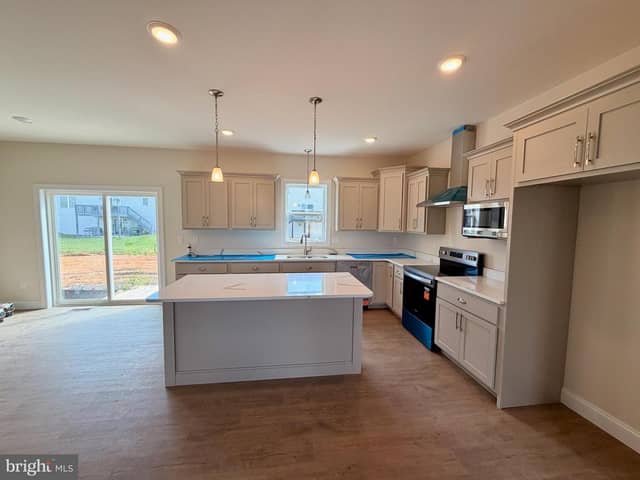 407 E. Clarissa Dr photo 2