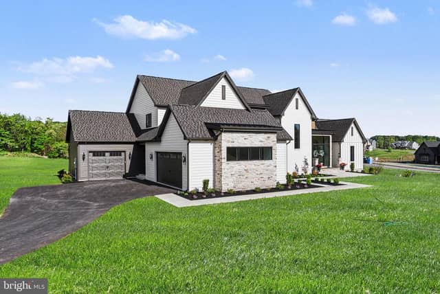 102 Calia Circle photo 3