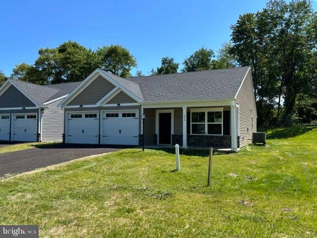 212 Grace Ann Court photo 2