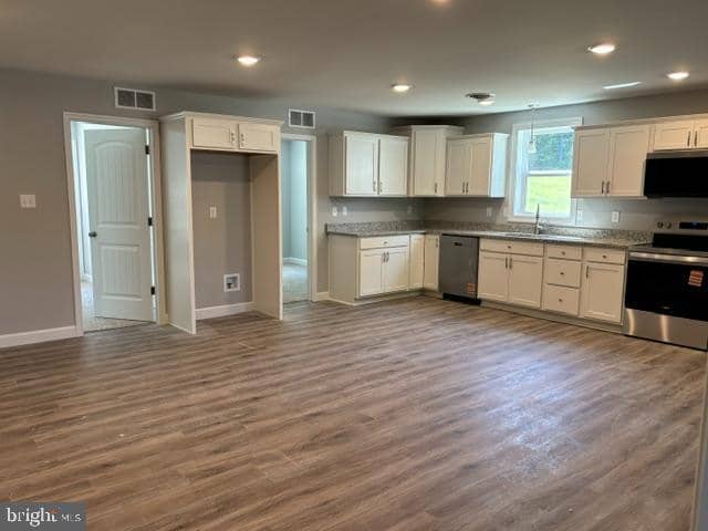 212 Grace Ann Court photo 9