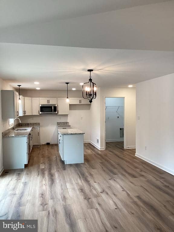 10918 Deerwood Drive photo 2
