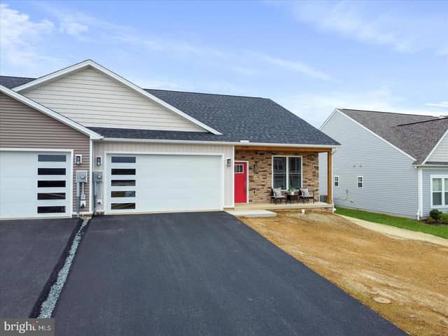 11797 Mystic Rock Lane S, Waynesboro PA new construction home
