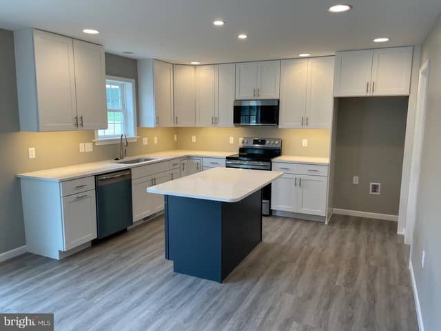 329 W Fritz Avenue photo 2