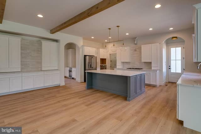 504 Cheltenham Court photo 9