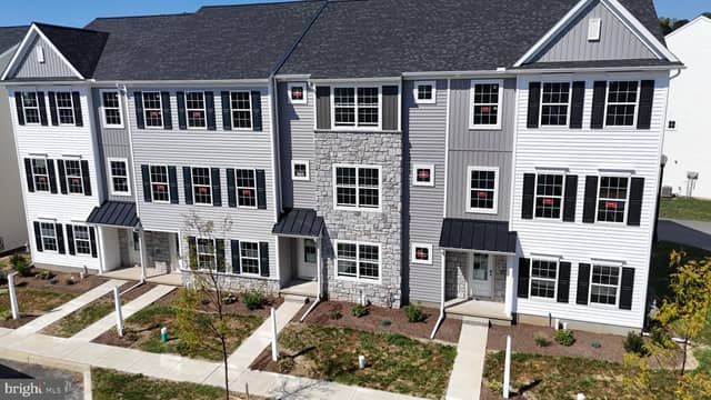 2437 Spring Water Circle, Lancaster PA new construction home