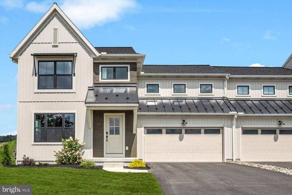 8 Melrose Lane photo 1