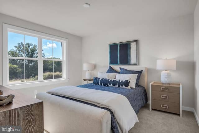 8 Melrose Lane photo 12